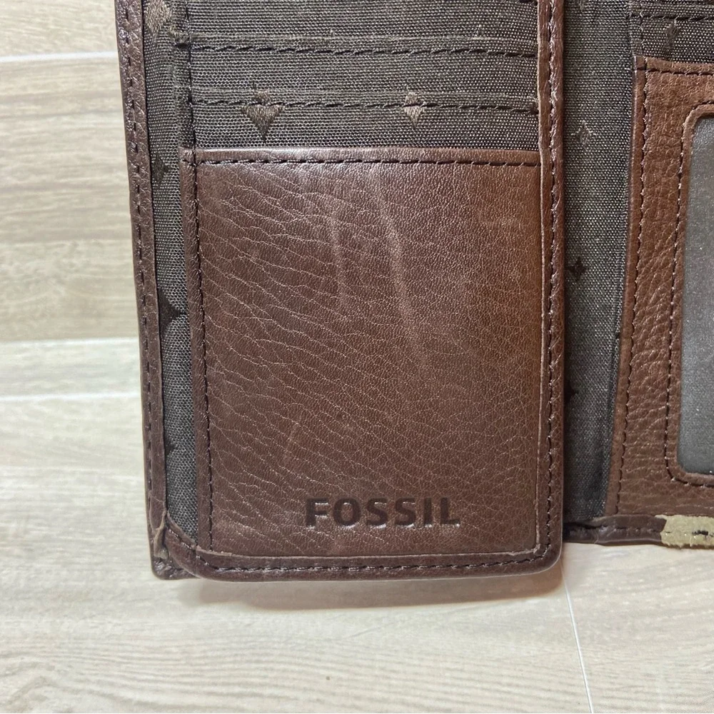 FOSSIL / Ladies Brown Leather and Tan Metallic Tri Fold Wallet